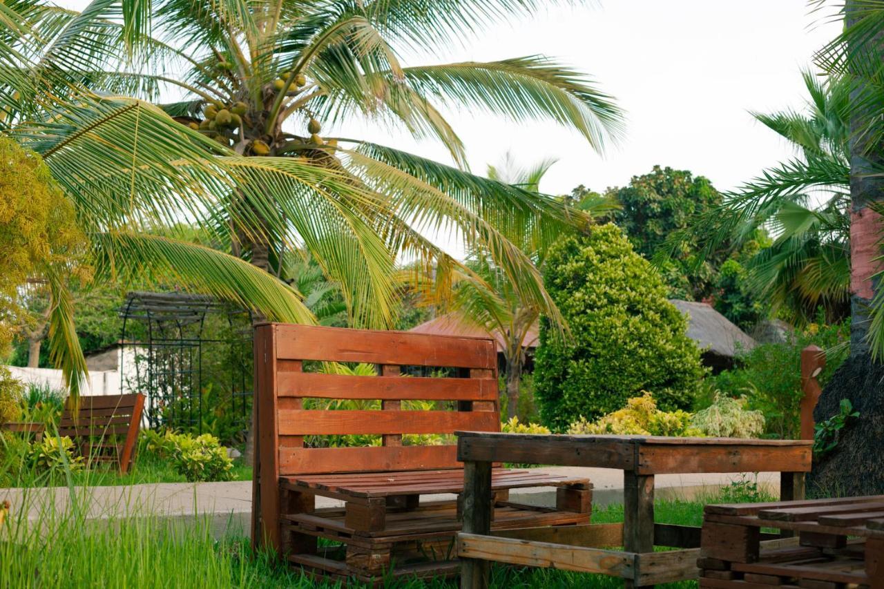 Bamboo Garden Hotel Serrekunda Eksteriør bilde