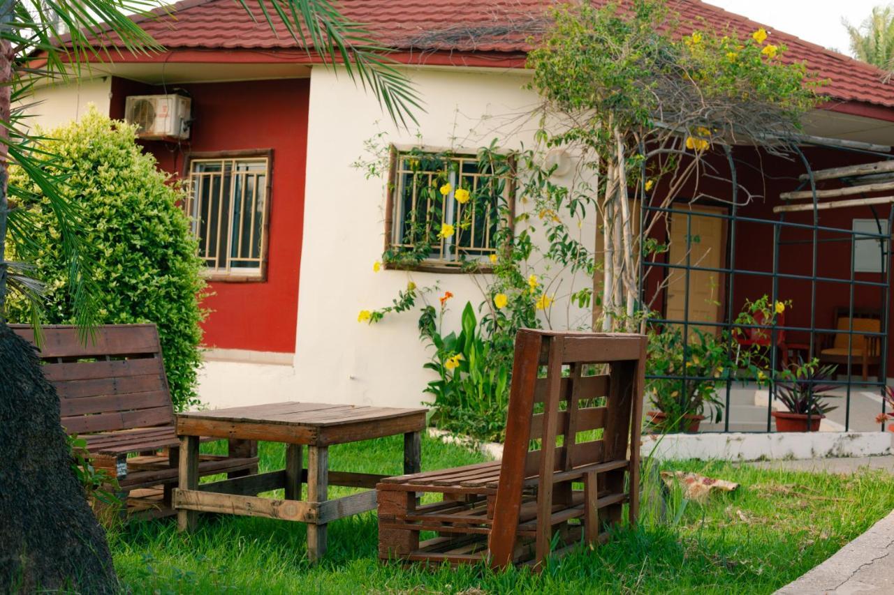 Bamboo Garden Hotel Serrekunda Eksteriør bilde