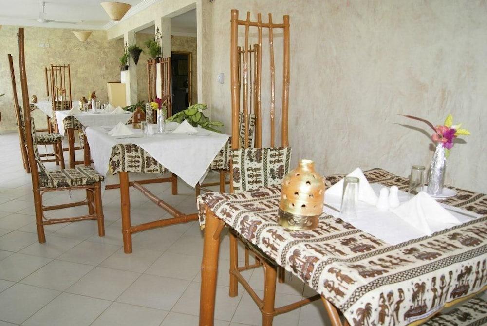 Bamboo Garden Hotel Serrekunda Eksteriør bilde